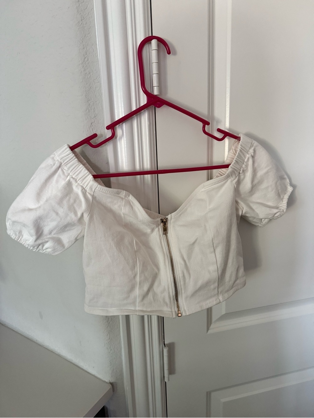 Blue Blush White Off-Shoulder Zip-Front Puff Sleeve Crop Top
